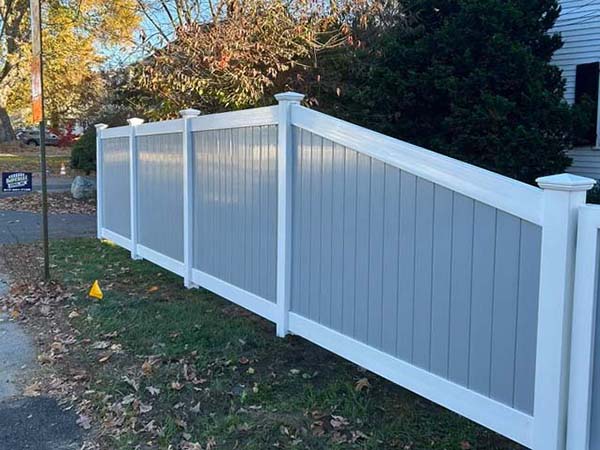Vinyl fence installation in the Merrimack Valley, Massachusetts
