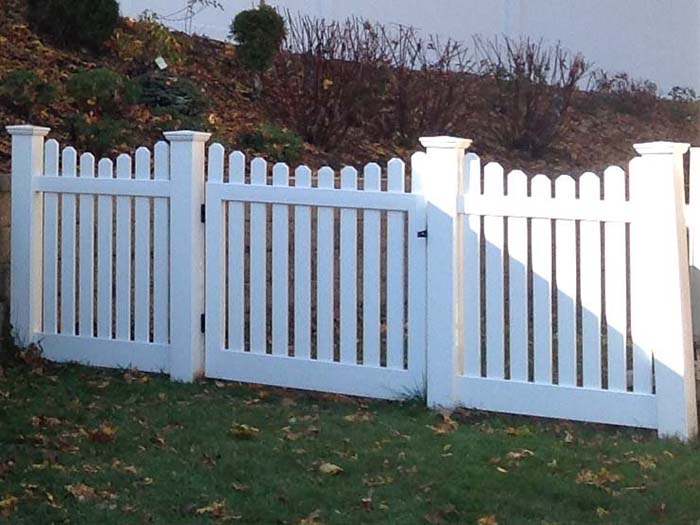 Vinyl picket fence with lattice top, Merrimack Valley MA
